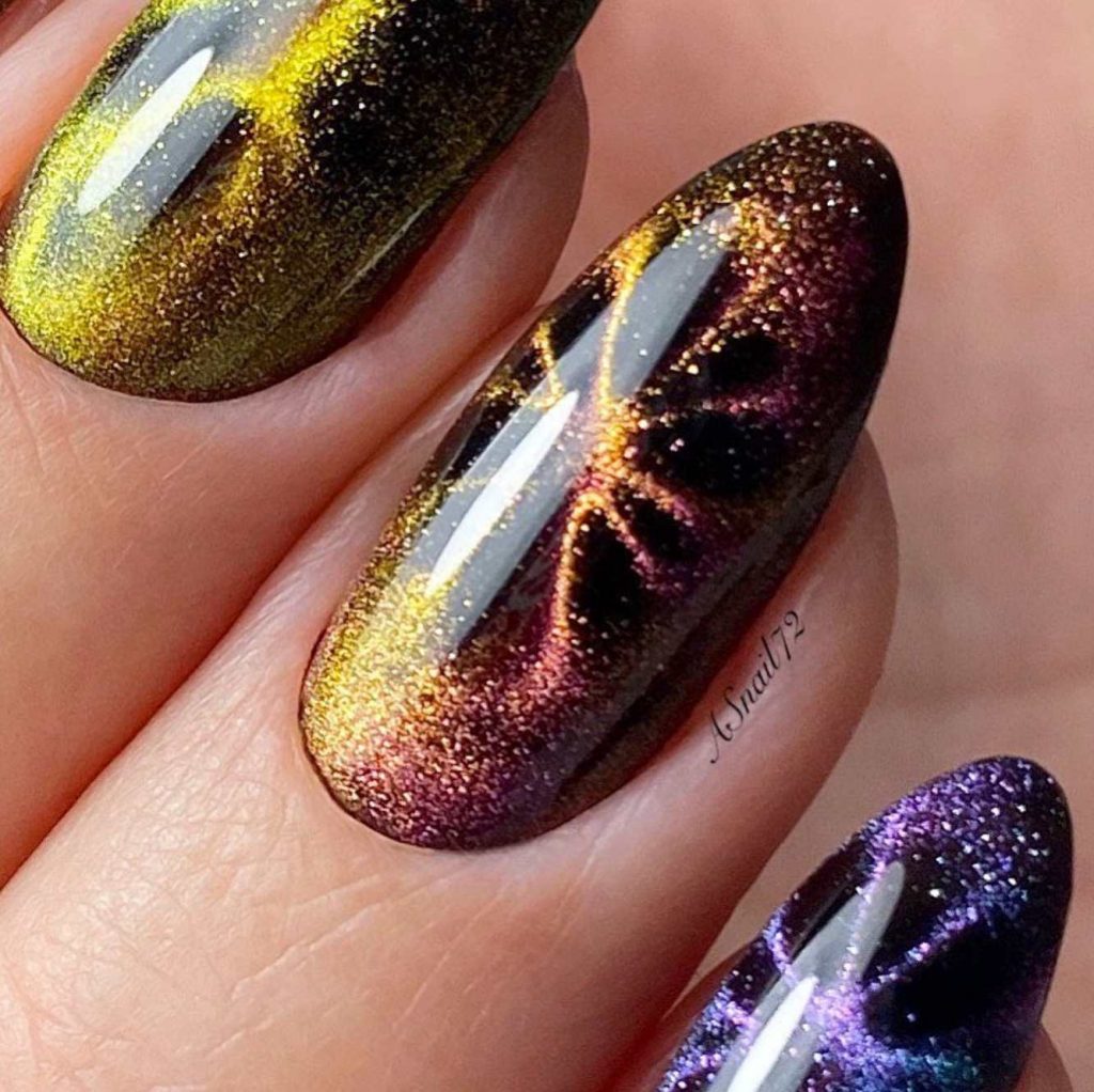 Blinded By Bling: 44 Glitter Nail Art Ideas to Love 41 2 4 https://nailhow.com/44-sparkling-nail-art-designs-to-inspire-your-next-glitter-mani/