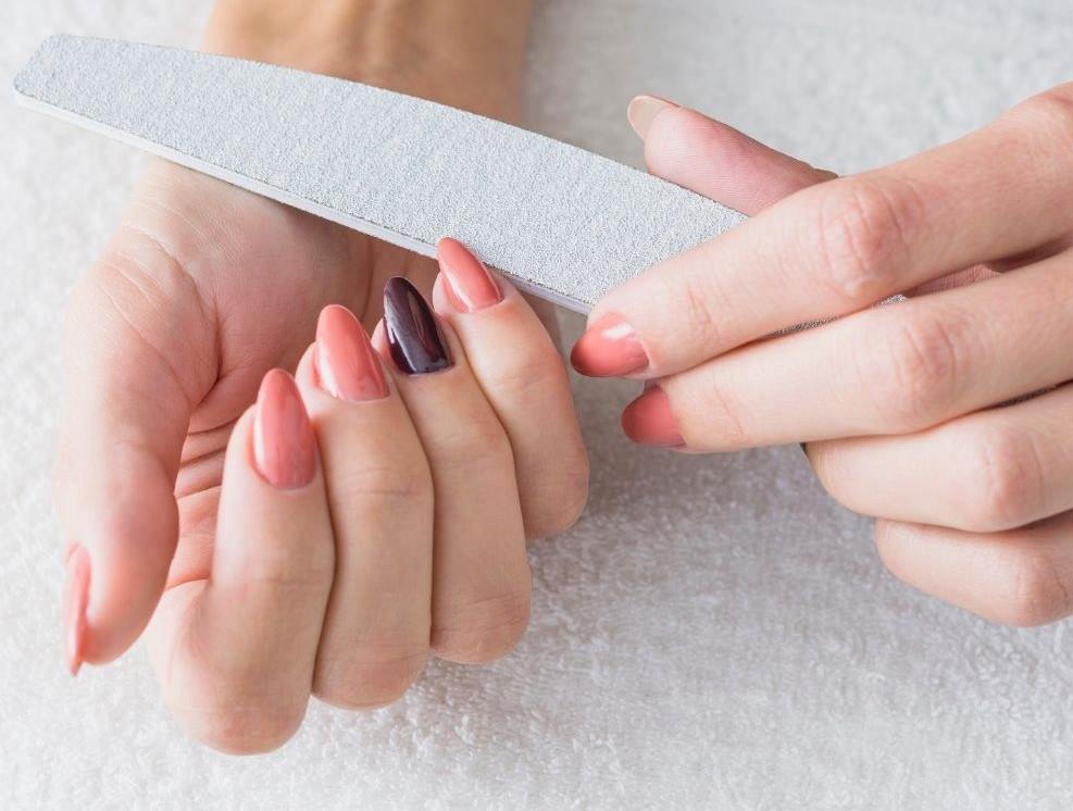 12 https://nailhow.com/list-of-acrylic-nail-supplies/