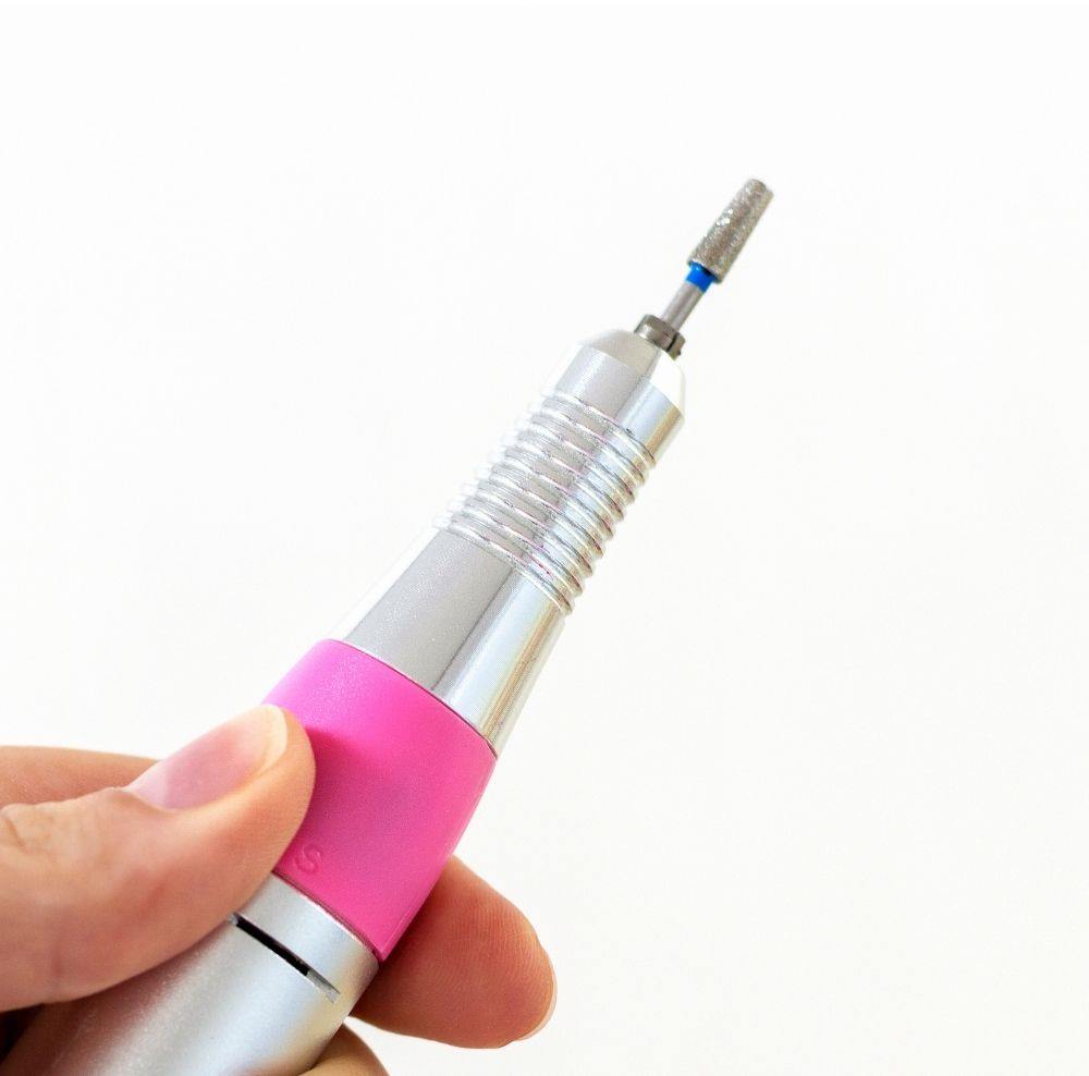 18 https://nailhow.com/list-of-acrylic-nail-supplies/