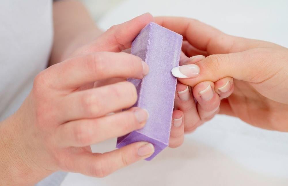 20 https://nailhow.com/list-of-acrylic-nail-supplies/