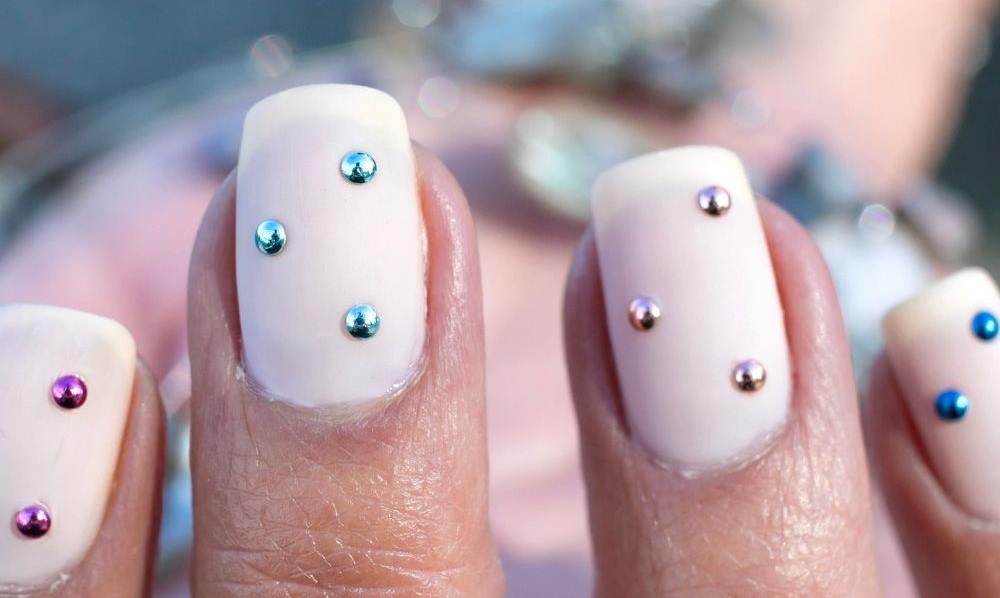 28 https://nailhow.com/list-of-acrylic-nail-supplies/