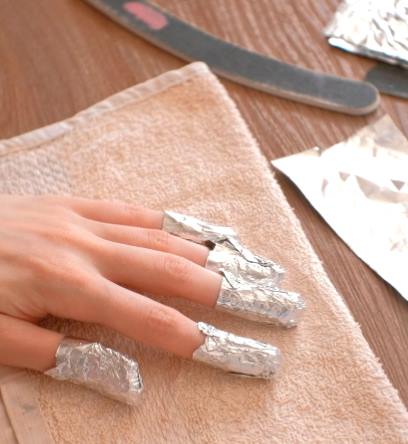 foil nails https://nailhow.com/how-to-remove-color-street-nails/