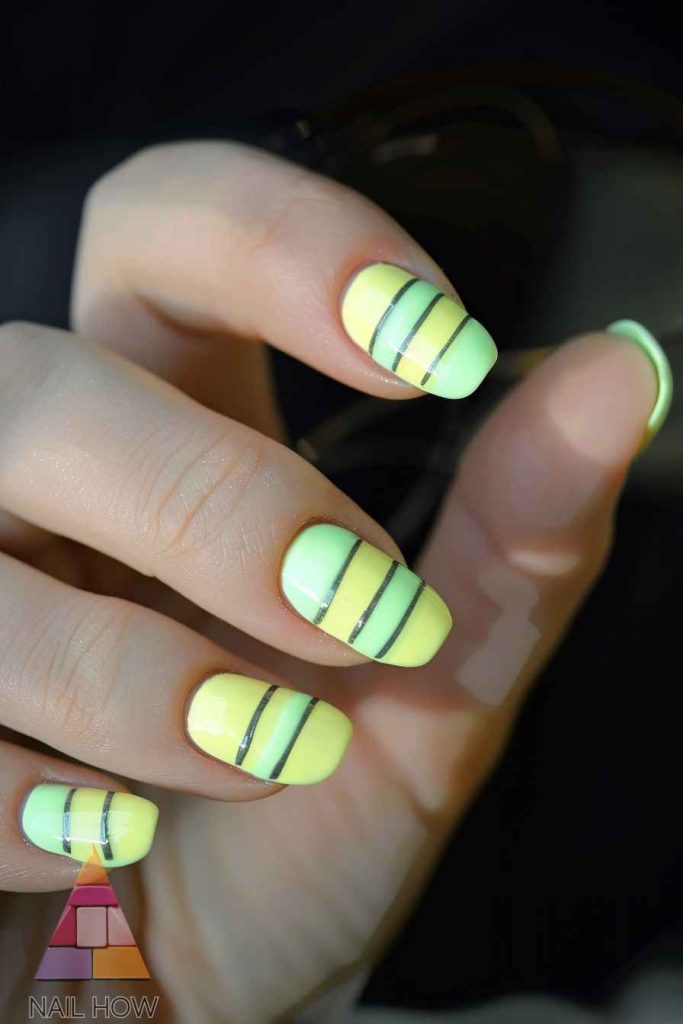 Simple Summer Nail Designs 41 simple summer nails 52 https://nailhow.com/simple-summer-nail-designs/