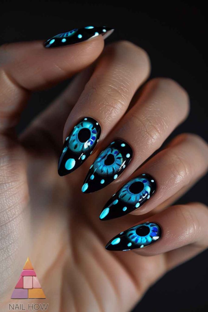 Halloween Nail Art Extravaganza: From Spooky to Sophisticated 4 halloween nails 13 https://nailhow.com/halloween-nail-art/
