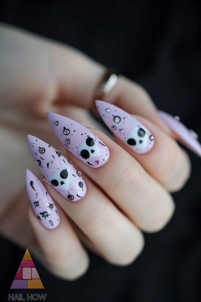 Halloween Nail Art Extravaganza: From Spooky to Sophisticated 215 halloween nails 228 https://nailhow.com/halloween-nail-art/